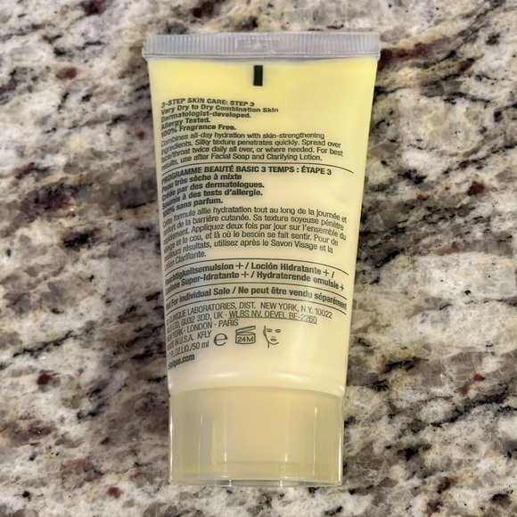 Clinique 4 Piece Skincare Set + Drawbertson Multicolor Striped Bag Deluxe Size - Picture 10 of 13